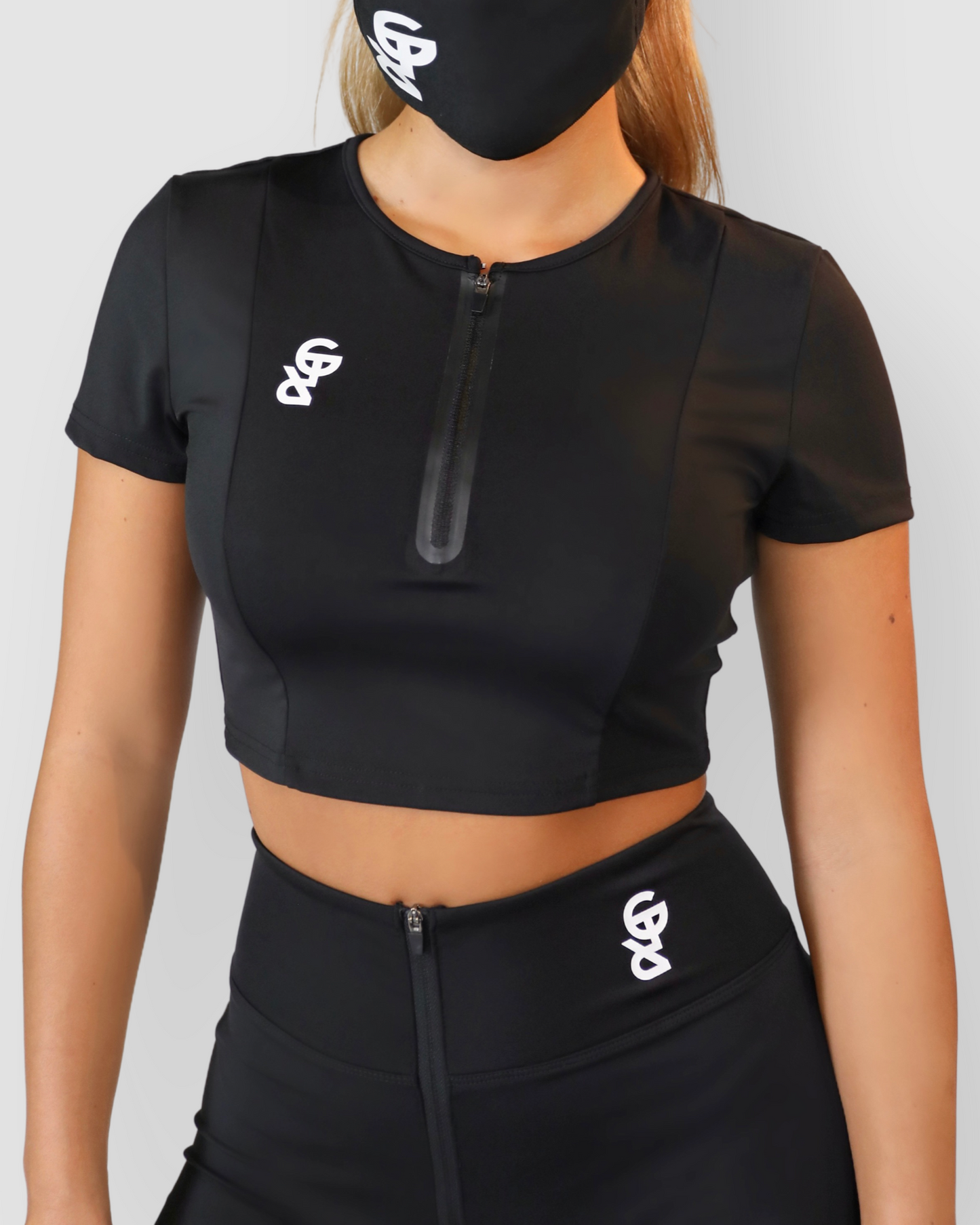 Unleash Crop Zip Tee - Black